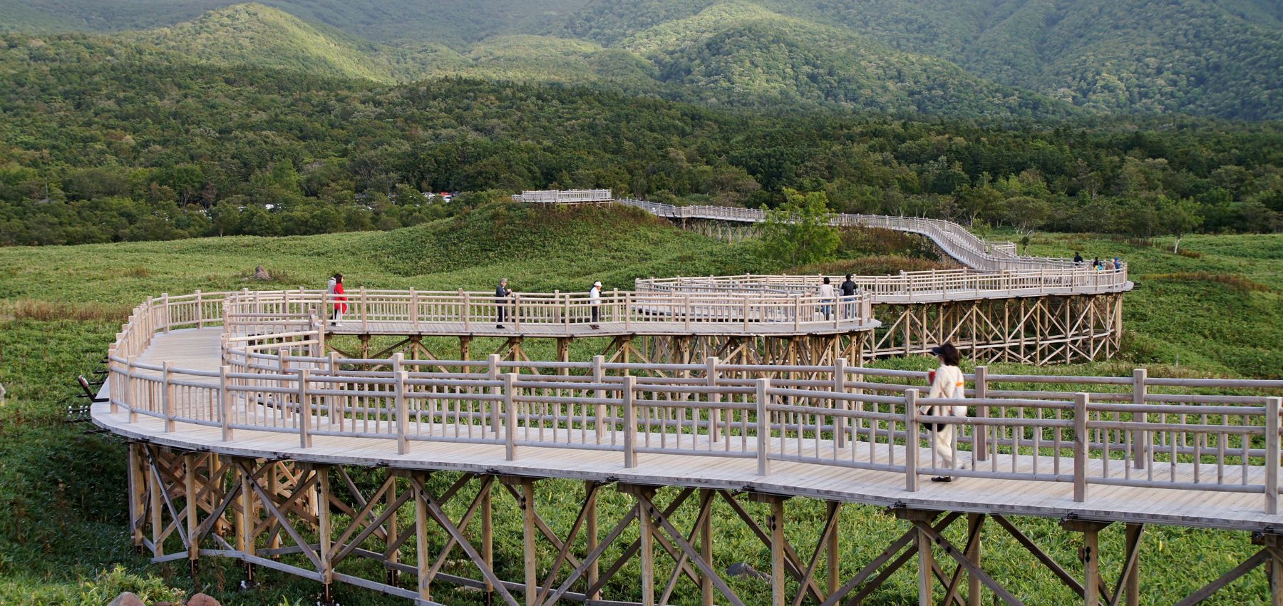 Shiretoko Goko · elevated boardwalk